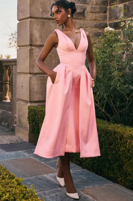 Robe midi plissée en satin pêche