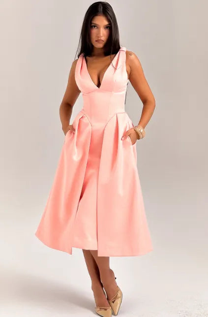Robe midi plissée en satin pêche