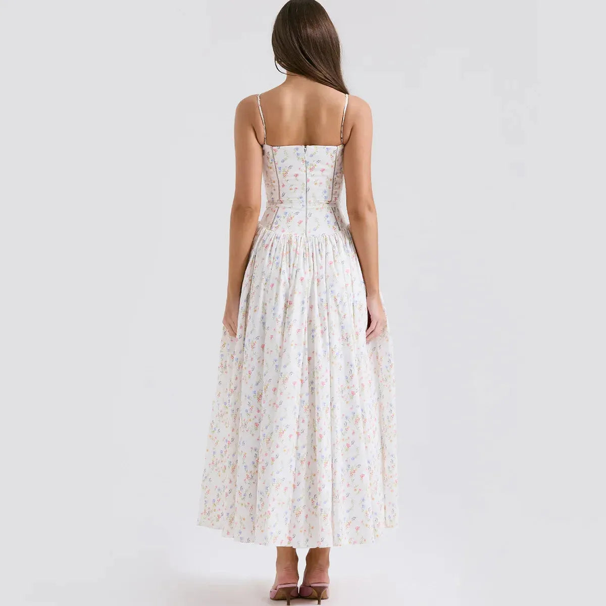 Izzie Model – Midikleid mit Blumenmuster