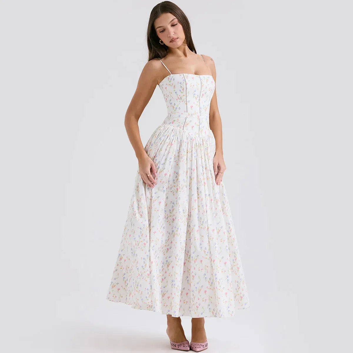 Izzie Model – Midikleid mit Blumenmuster