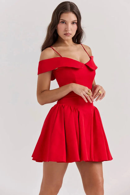 Kurzes, figurbetontes Off-Shoulder-Kleid