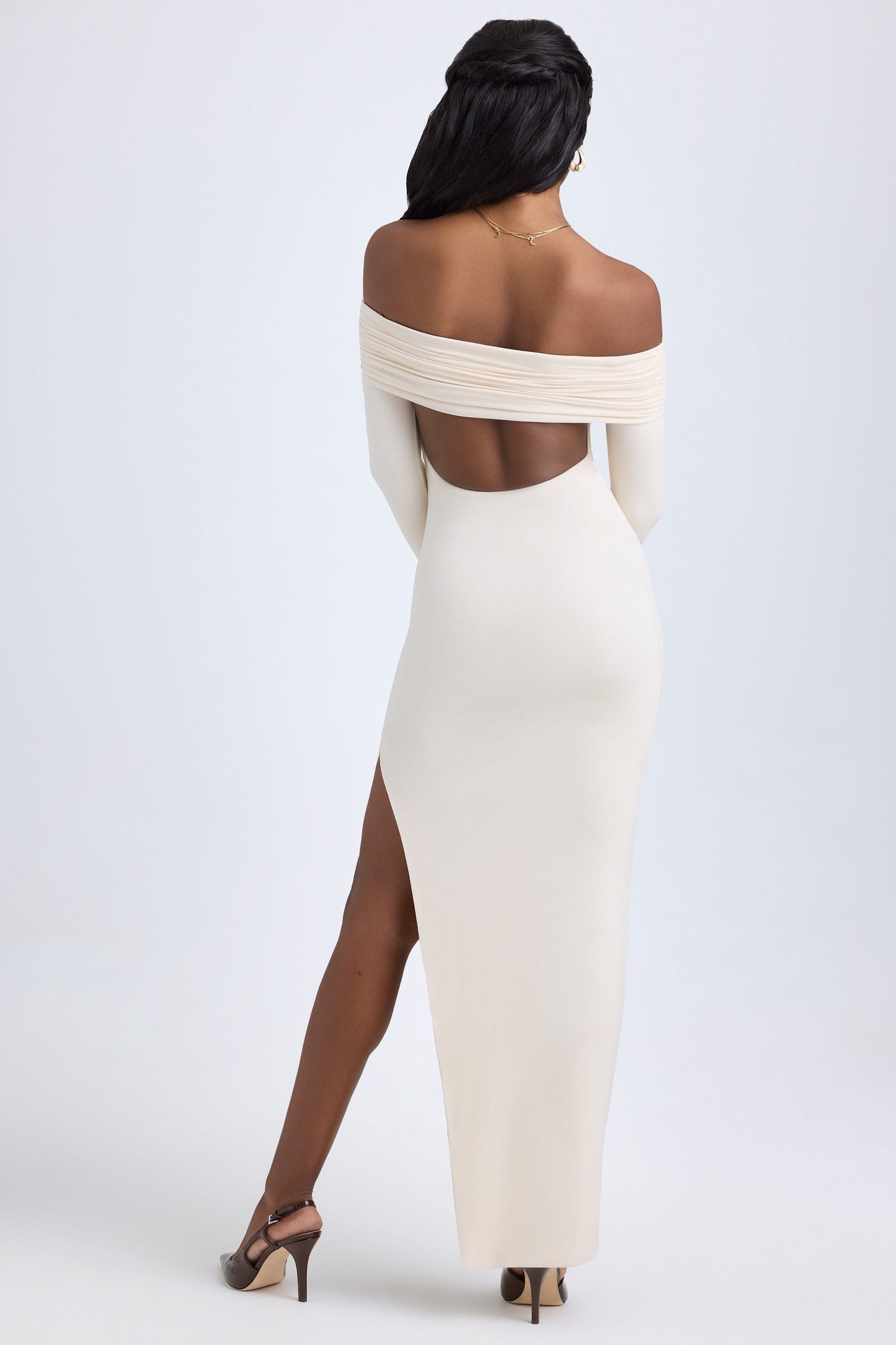 Langes Modalkleid mit Off-Shoulder und offenem Rücken