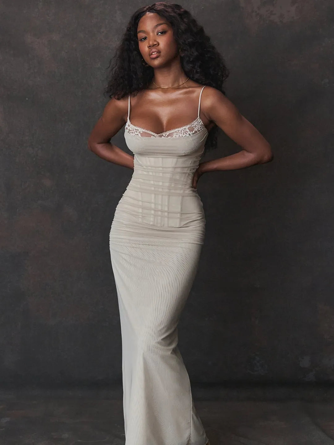 Nhayra – Langes, schmal geschnittenes Kleid